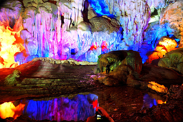 Sung Sot cave in Ha Long bay